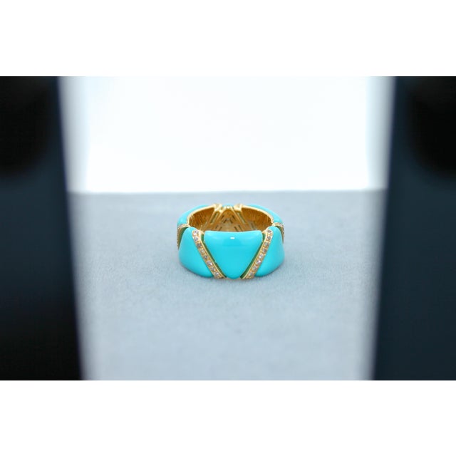 Early 21st Century Diamond Turquoise Light Blue Enamel Eternity Band Unique Stretch 18k Gold Ring, Size 6 For Sale - Image 5 of 18