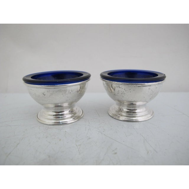 Traditional Reed & Barton Sterling Silver Cobalt Blue Glass Liner Pedestal Salt Cellar Pair For Sale - Image 3 of 8