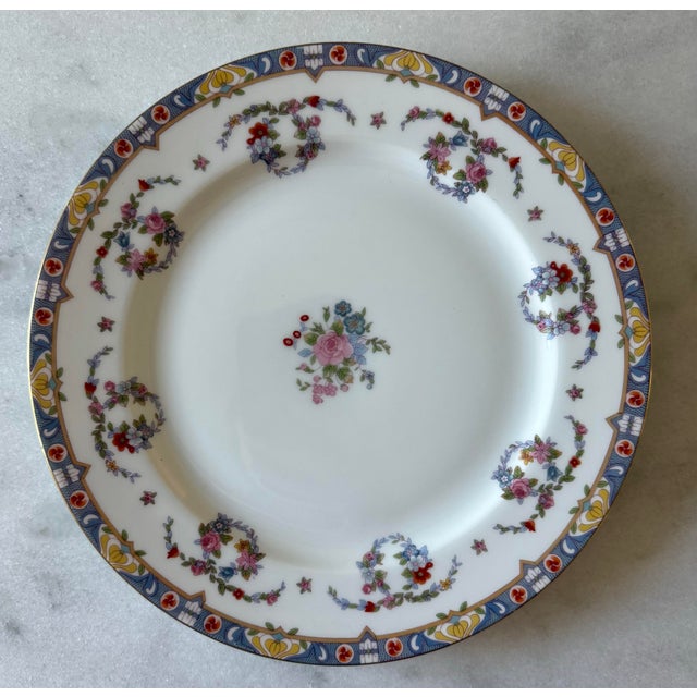 Set of 6 vintage hand painted 10" dinner plates with beautiful floral design. Made in Japan by Meito China. Please note, 2...