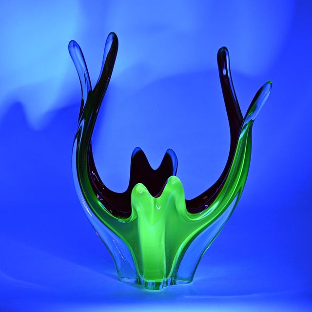 Lime Red and Uranium Murano Glass Bowl, 1960s For Sale - Image 8 of 15