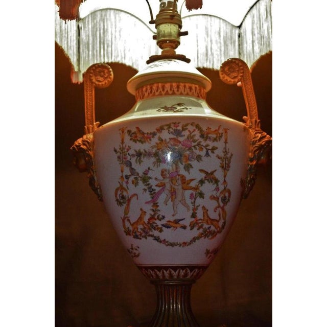 Neoclassical Sèvres Gilt Porcelain Amphora Table Lamp with Silk Shade, France, 1850s For Sale - Image 9 of 18