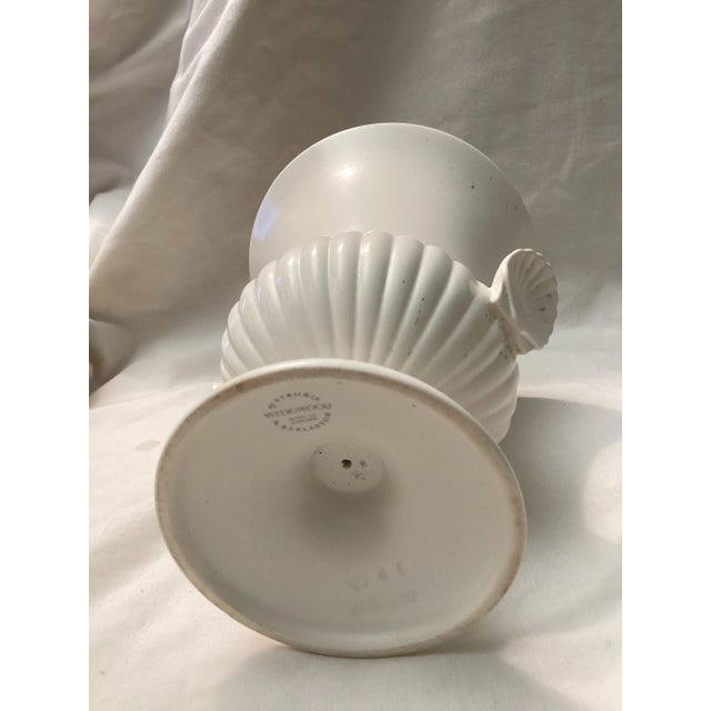 Neoclassical 1950s Neoclassical Pedestal Wedgewood Urn/Vase For Sale - Image 3 of 5