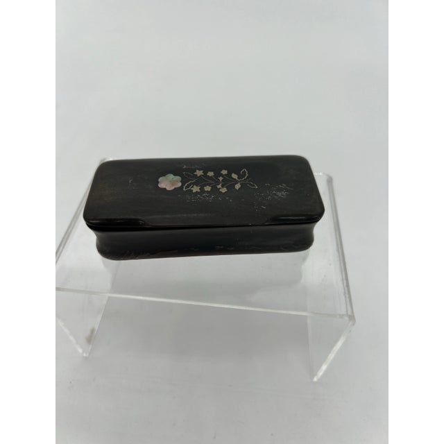 Antique Victorian Era Solid Horn Snuff Box Pique Inlay For Sale - Image 11 of 12