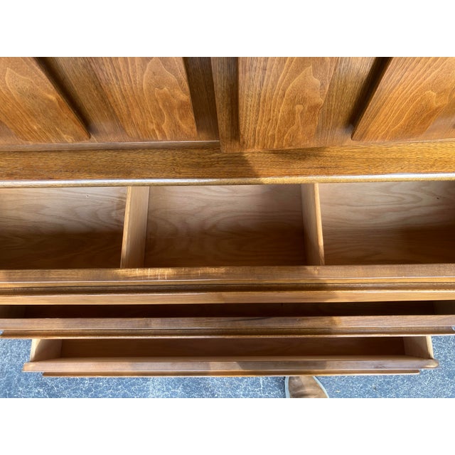 Mid-Century Modern Vintage American of Martinsville Gentleman's Chest Style Dresser For Sale - Image 3 of 11