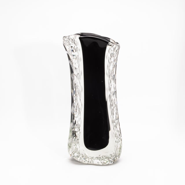 Modern Hand-Blown Murano Modern Fluid Vase in Onyx Black With Bubbles For Sale - Image 3 of 11
