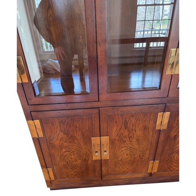 Brown 1980s Henredon Scene One Campaign Oak Breakfront China Cabinet Hutch Display Curio For Sale - Image 8 of 15