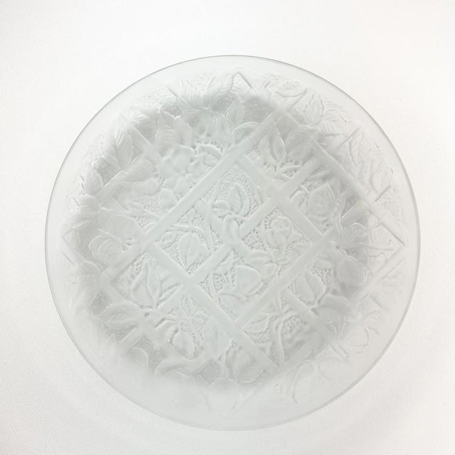 Mid-Century Modern Vintage Baccarat Frosted Crystal ‘Fleur’ Dish For Sale - Image 3 of 5