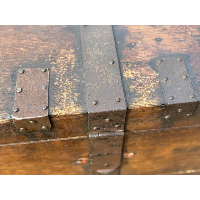 Wood 1850s English Steamer Trunk Silver Chest Owned by Royal Jewellers to Queen Victoria For Sale - Image 7 of 17