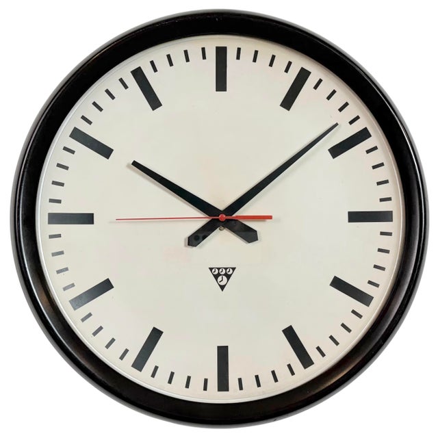 Large Industrial Bakelite Factory Wall Clock from Pragotron, 1960s For Sale - Image 17 of 17