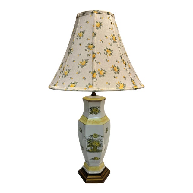 Vintage Dorothy Draper Style Porcelain Urn Shape Table Lamp With Yellow Roses & Shade For Sale