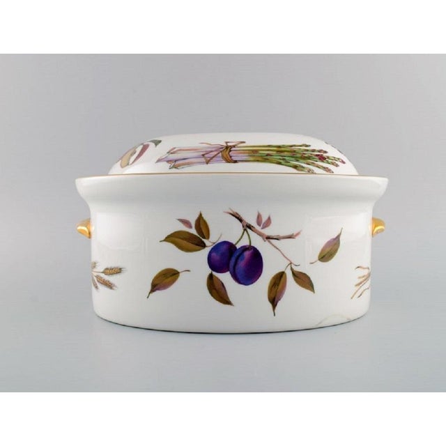 English Large Evesham Lidded Tureen in Porcelain from Royal Worcester, 1980s For Sale - Image 3 of 9