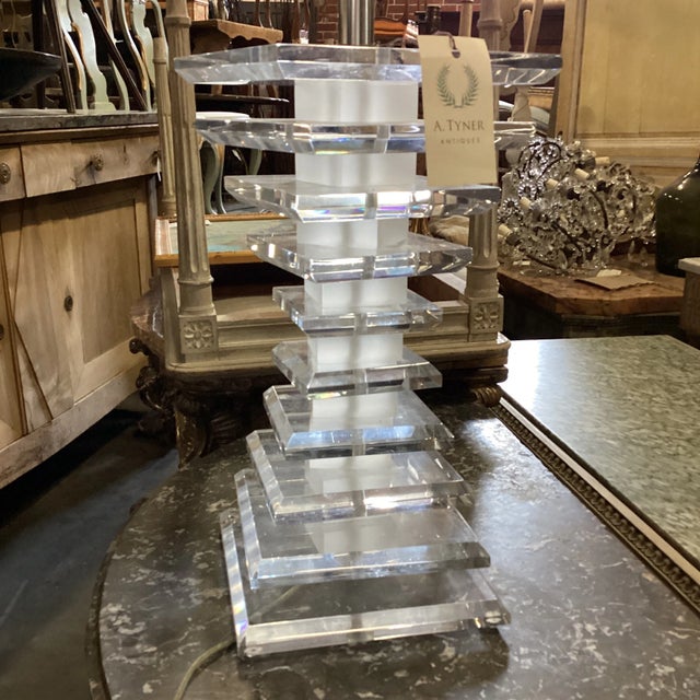 Metal Geometric Mid-Century Lucite Table Lamp For Sale - Image 7 of 10