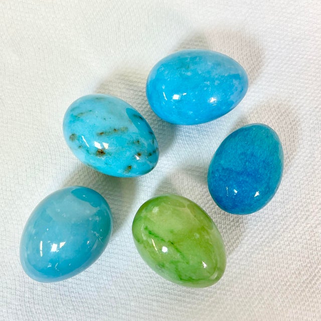 Hollywood Regency Vintage Italian Hollywood Regency Large Polished Alabaster-Marble Eggs - Set of 5. For Sale - Image 3 of 12