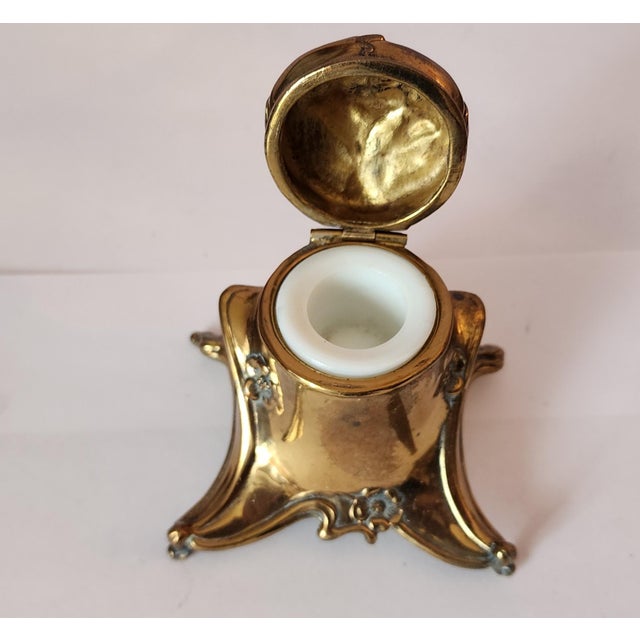 Jennings Bros. Antique Brass Jennings Brothers Art-Nouveau Single Well Inkwell W/ Milk Glass Insert For Sale - Image 4 of 8