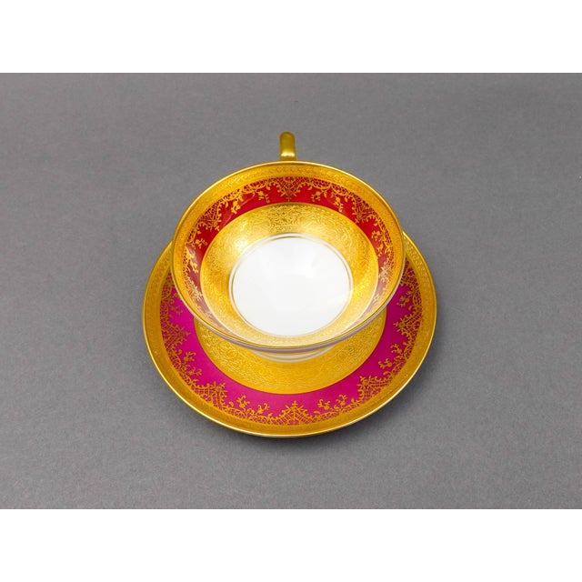 Mid 20th Century Dw Porzellan Karlsbader Wertarbeit Fuchsia Gold Encrusted Cup & Saucer Set- 8 Pieces For Sale In Miami - Image 6 of 10
