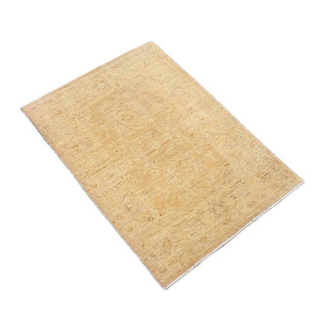 Introduce timeless elegance and authentic craftsmanship to your interior design project with this 2'x3' (25"x35", 64x89...
