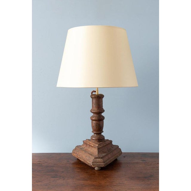 Height to top of bulb holder: 40 cm Candlestick height: 30 cm Base width: 24 cm A crack to column, stable. The three feet...
