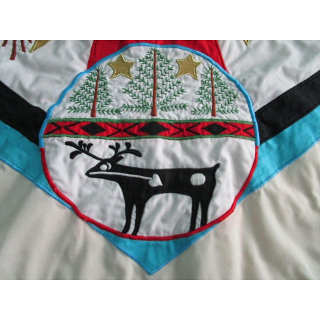 White Vintage House of Hatten Southwest Style Santa Applique Tree Skirt 58" Cotton Poly Blend For Sale - Image 8 of 11