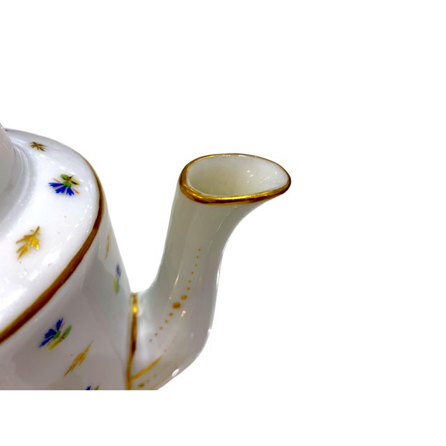 Exquisite 18th/19th Century French Porcelain Teapot Decorated With Cornflower and Gold Leaves Pattern, Possibly Dihl Et Guérhard For Sale - Image 9 of 18