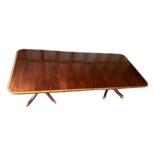 Mid 20th Century Vintage Regency Style Cross Banded Mahogany Dining Table With 2 Leaves by Biggs Furnture For Sale