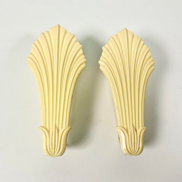 Cream 1940s Vintage Art Deco Hollywood Regency Boho Chic Bakelite Tiebacks - Set of 2 For Sale - Image 8 of 9