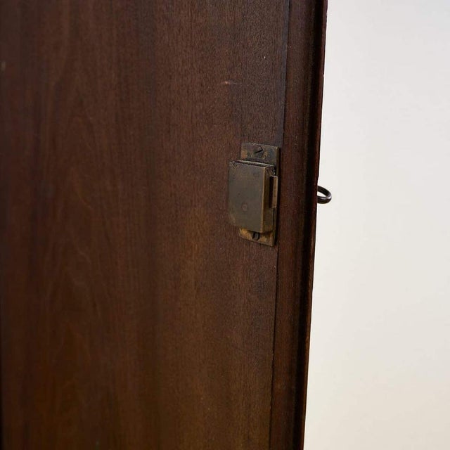 Discover the essence of classic design with this elegant solid wood wardrobe, a true antique treasure. With sinuous lines...