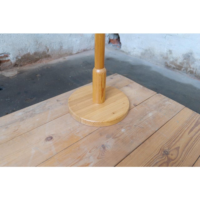Scandinavian Modern Sculptural Floor Lamps in Pine, Sweden 1970s, Set of 2 For Sale - Image 11 of 17