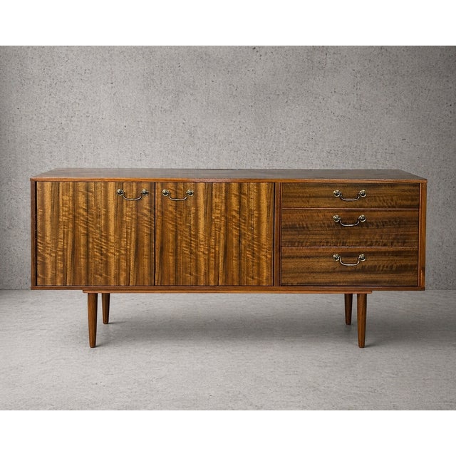 Mid-Century Walnut and Teak Sideboard from Morris of Glasgow, 1970s, in Very Good conditions. Designed 1970 to 1979