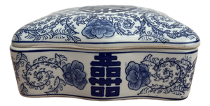 Late 20th Century Chinoiserie Vintage Blue & White Lidded Box