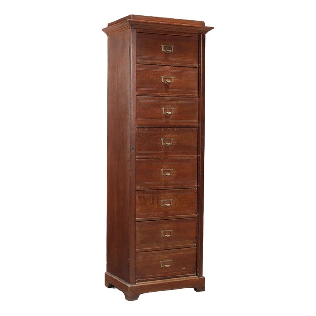 Chest of Drawers in Oak For Sale