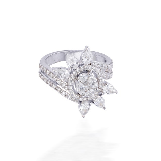 Early 21st Century Diamond Ring in 18k gold For Sale - Image 5 of 5