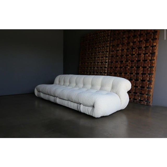 Designed by Afra and Tobia Scarpa for Cassina, the Soriana sofa is a masterpiece of modern design. This vintage example...