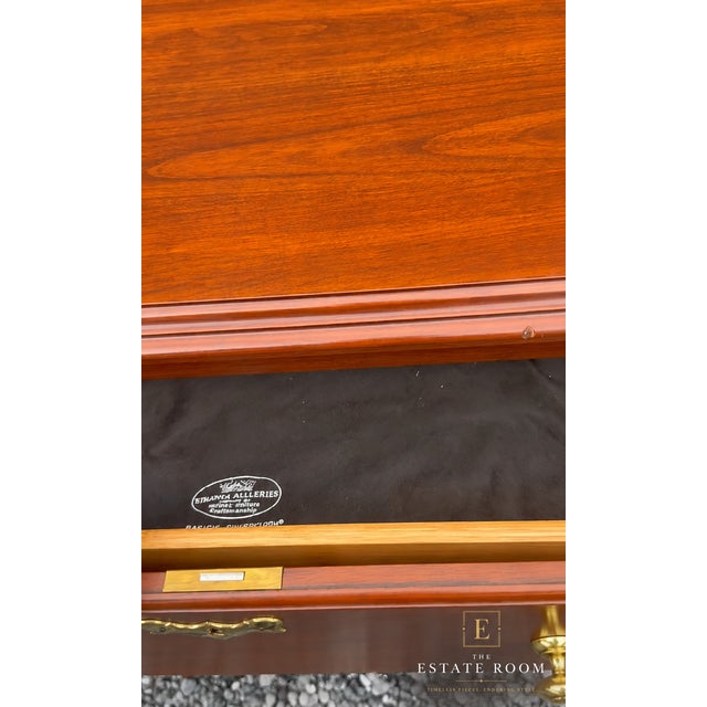 Wood 1980s Henkel Harris Jamestown Colony Cherry Lowboy / Huntboard / Server-Excellent Condition! For Sale - Image 7 of 8