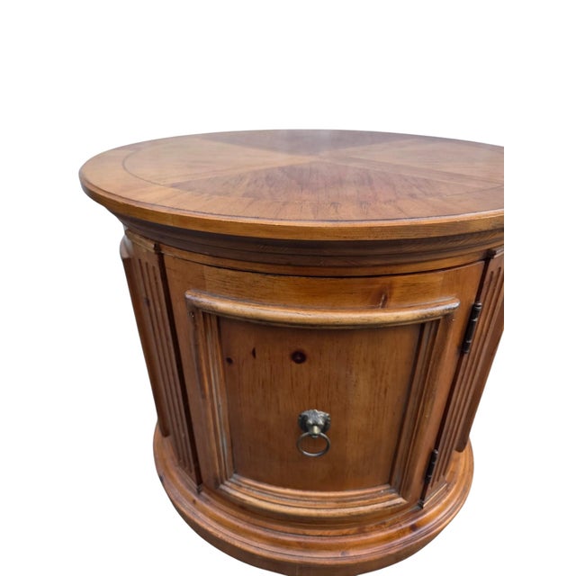 Wood Vintage Ethan Allen Tuscan Knotty Pine Drum End Table Side Cabinet Lion Head Pull For Sale - Image 7 of 18