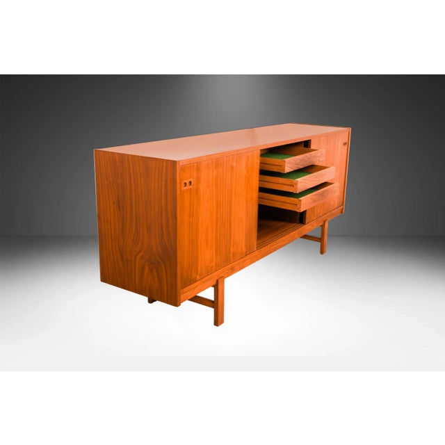 1960s Danish Modern Teak Credenza in the Style of Kofod-Larsen for Faarup Mobelfabrik For Sale - Image 5 of 14