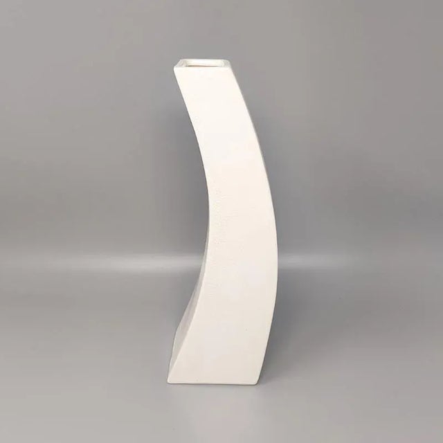 Mid-Century Modern Space Age White Vase attributed to Franco Pozzi, 1970s For Sale - Image 3 of 9