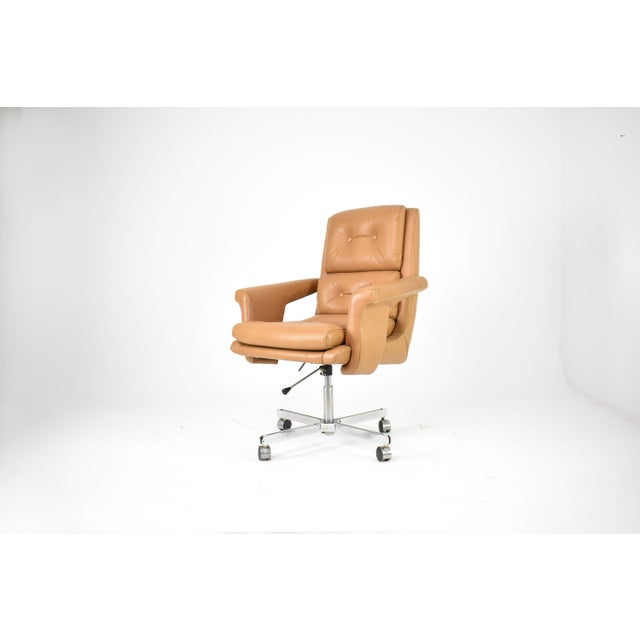 Mid-Century Modern French Leather Executive Chair Attributed to Raphaël Raffel for Apelbaum, 1970s For Sale - Image 3 of 12