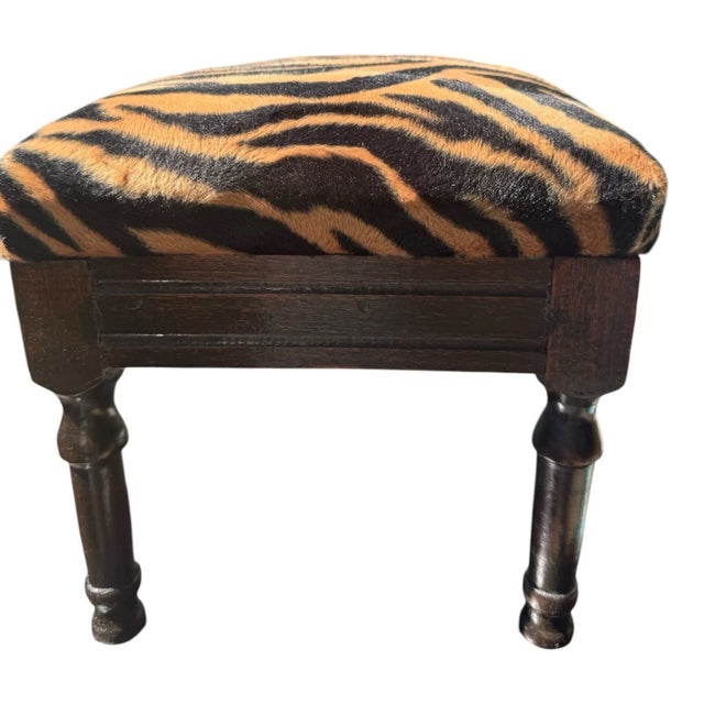 1920s English Mahogany Footstool With Turned Legs and Zebra Pattern Upholstery For Sale - Image 11 of 16