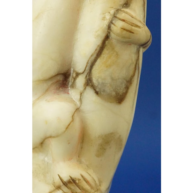 Qing Dynasty Qianlong Marble Monkey Sculpture with Jasper Eyes, China, Late 1800s For Sale - Image 18 of 18