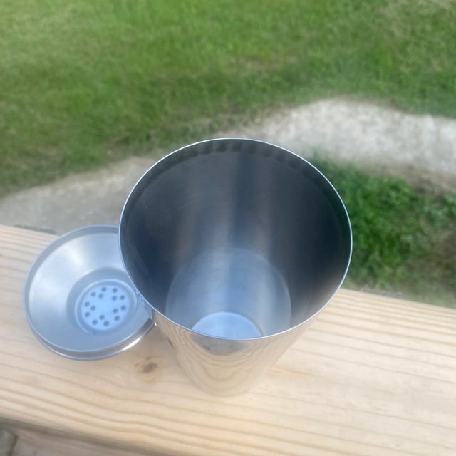 Metal Mid Century Stainless Martini Drink Shaker Pourer For Sale - Image 7 of 9