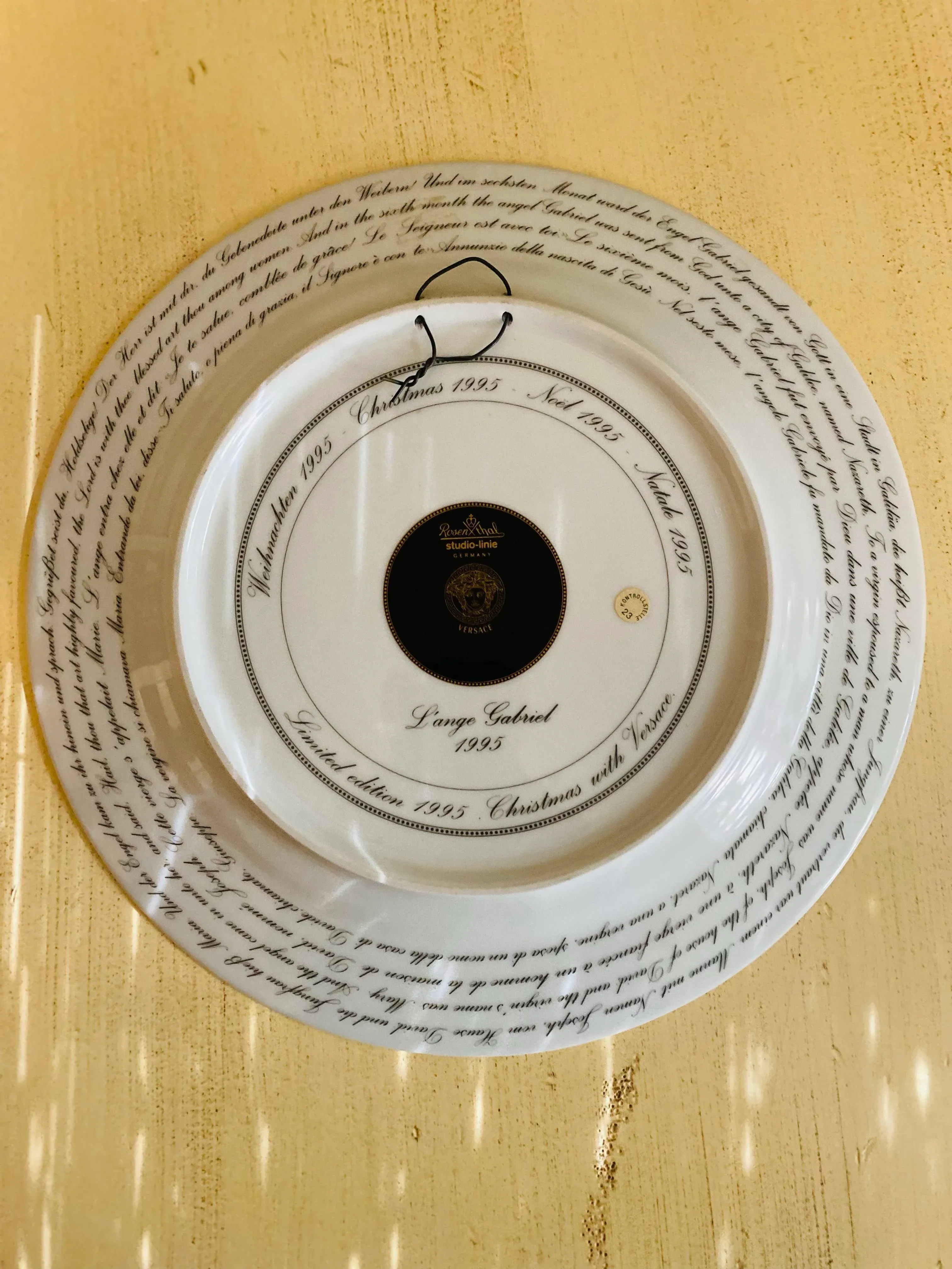 ☆未使用 VERSACE × Rosenthal クリスマスプレート 95年 Versace for Rosenthal L'ange Gabriel Collectors Plate, 1995 | Chairish