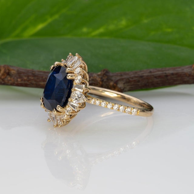 Metal Gia Certified 4.3Ct Ceylon Sapphire Ring With Natural Diamond Accents: 14k Gold, Size 6.75 For Sale - Image 7 of 10