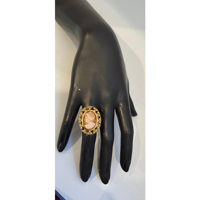 2020s Victorian Carved Shell Lady Cameo Ring in 18 Karat Yellow Gold Size 7 For Sale - Image 5 of 8