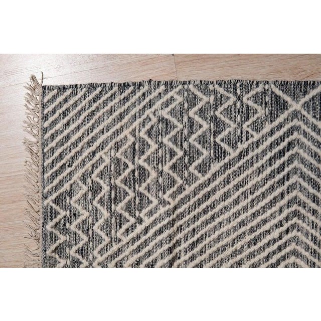 2010s 5x8 Black Handwoven Wool Stacked Chevron Diamond Geometric Modern Carpet Rug For Sale - Image 5 of 12