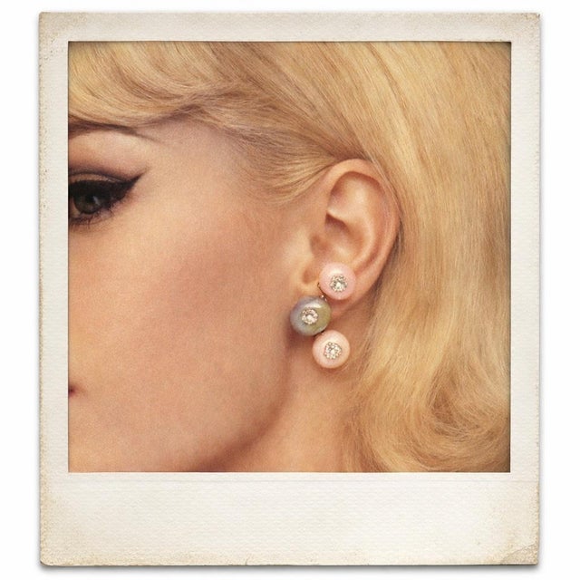 Late 20th Century 14k Yellow Gold Gray and White Freshwater Pearl and Diamond Curved Earrings, A Pair For Sale - Image 4 of 4