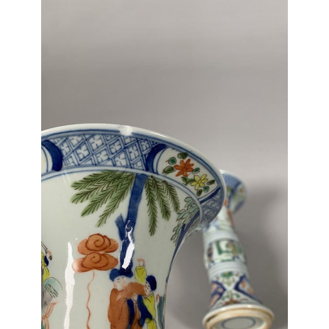 Pair of Gu Wucai vases in 19th-century Chinese porcelain For Sale - Image 9 of 10