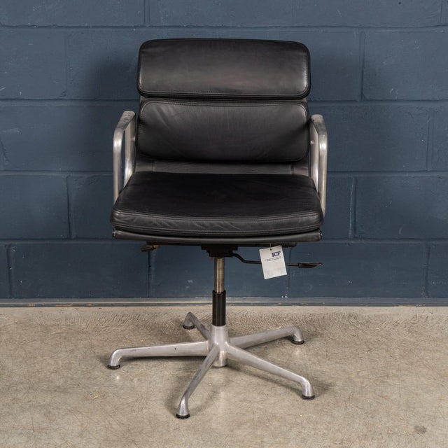 Vintage EA217 Chair in Black Leather by Charles & Ray Eames for ICF, 1969 For Sale - Image 3 of 17