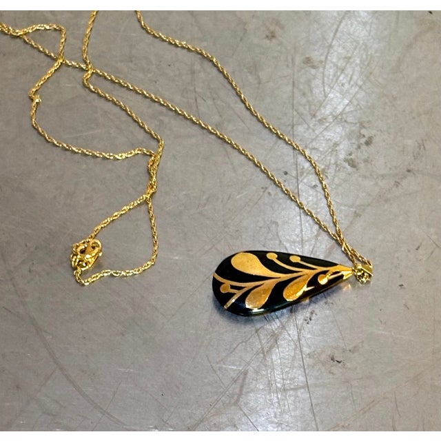 1960s Trifari Gold/Black Teardrop Pendant Necklace For Sale - Image 5 of 5