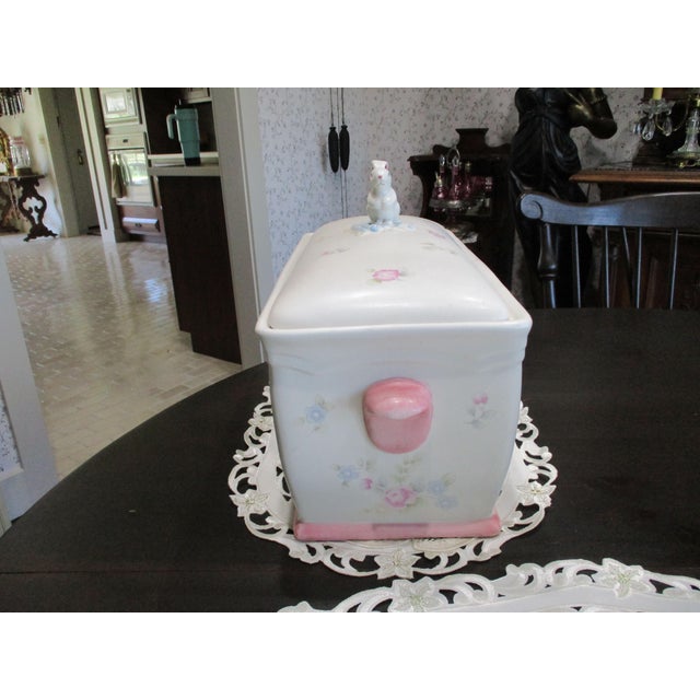 Shabby Chic Vintage Pfaltzgraff Tea Rose Ceramic Bunny Bread Box & Lid Excellent Condition For Sale - Image 3 of 12