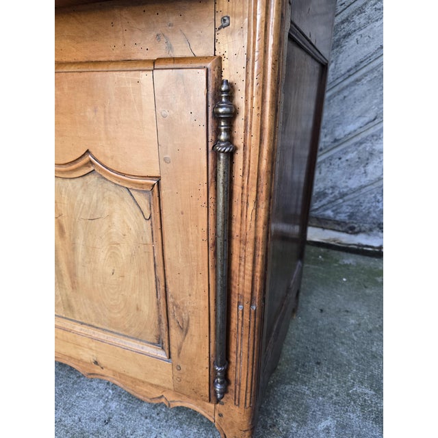 Two-Part Louis XV Cabinet in Walnut, 1760 For Sale - Image 15 of 18